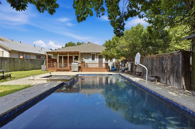 2243 Fairmount Avenue, Fort Worth, TX 76110