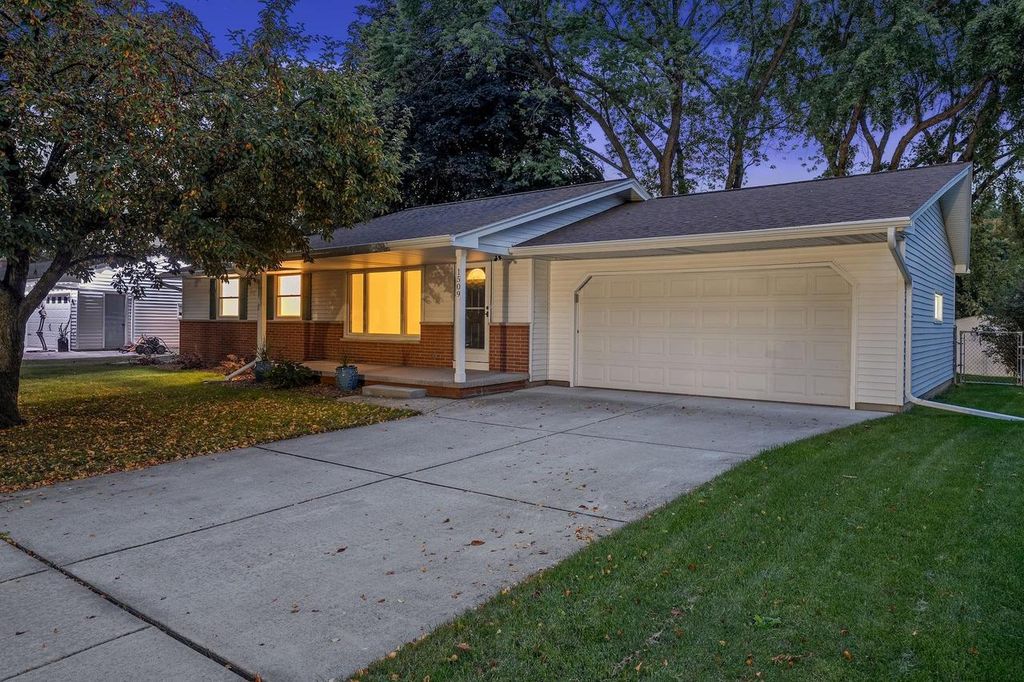 1509 APACHE AVENUE, Green Bay, WI 54313