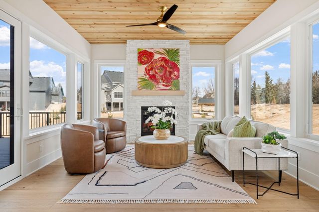 16404 47th Place N, Plymouth, MN 55446