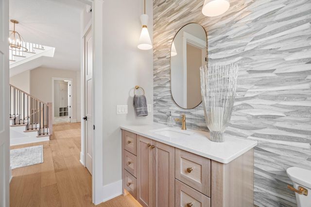 16404 47th Place N, Plymouth, MN 55446