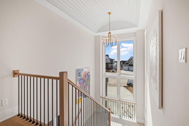 16404 47th Place N, Plymouth, MN 55446