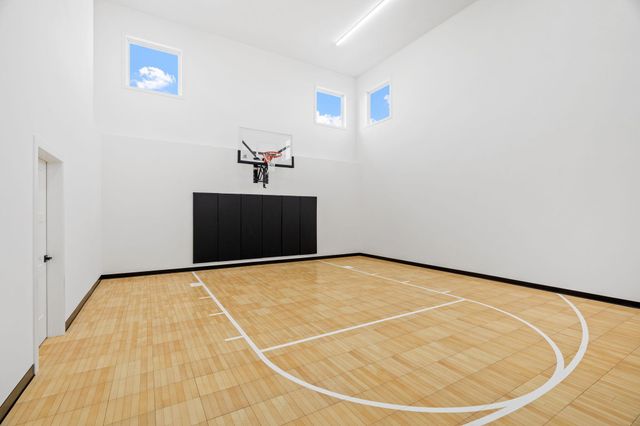 16404 47th Place N, Plymouth, MN 55446