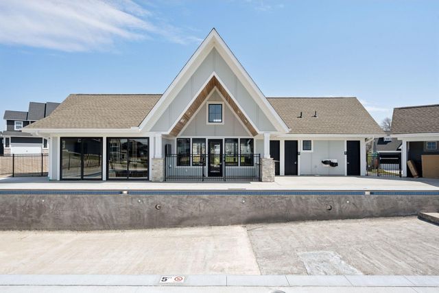 16404 47th Place N, Plymouth, MN 55446