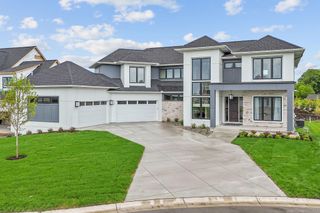 16404 47th Place N, Plymouth, MN 55446