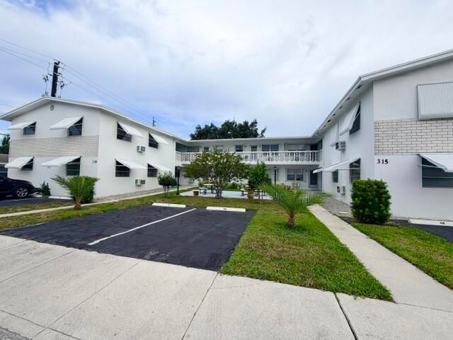 315 7th Avenue S 6B, Lake Worth Beach, FL 33460