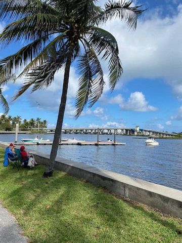 315 7th Avenue S 6B, Lake Worth Beach, FL 33460