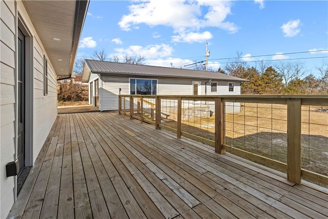 104 N Locust Street, Lead Hill, AR 72644