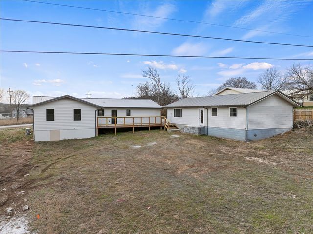 104 N Locust Street, Lead Hill, AR 72644