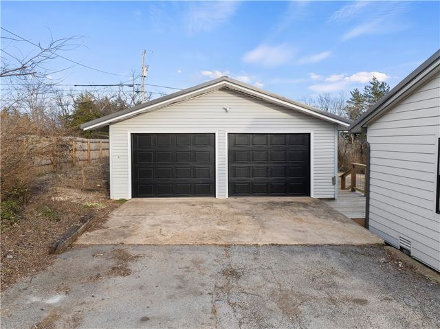 104 N Locust Street, Lead Hill, AR 72644