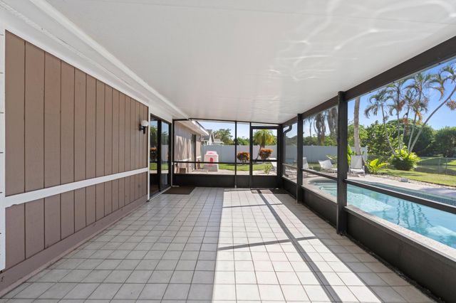 108 Cambridge Lane, Royal Palm Beach, FL 33411