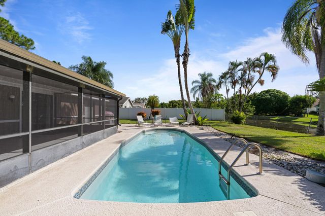 108 Cambridge Lane, Royal Palm Beach, FL 33411