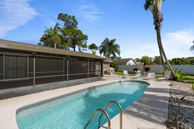 108 Cambridge Lane, Royal Palm Beach, FL 33411