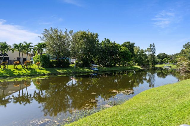 108 Cambridge Lane, Royal Palm Beach, FL 33411