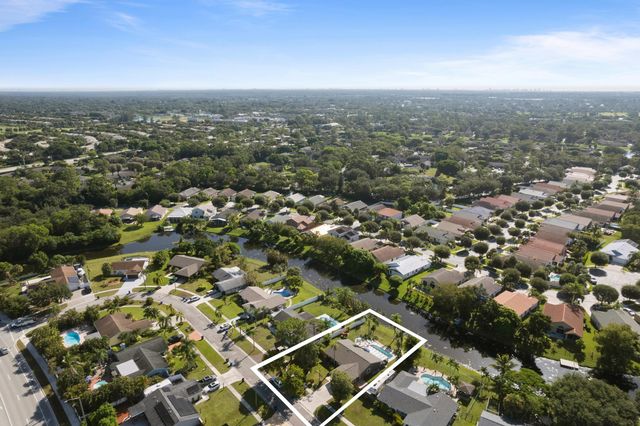 108 Cambridge Lane, Royal Palm Beach, FL 33411