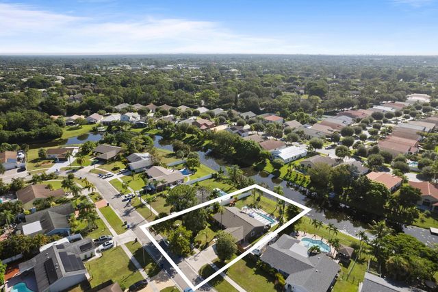 108 Cambridge Lane, Royal Palm Beach, FL 33411