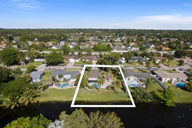 108 Cambridge Lane, Royal Palm Beach, FL 33411
