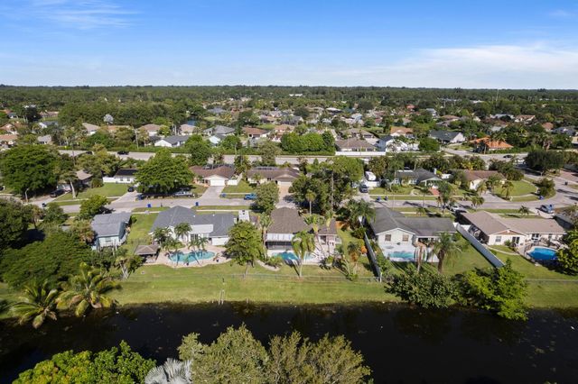 108 Cambridge Lane, Royal Palm Beach, FL 33411
