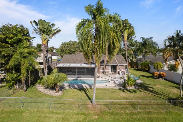 108 Cambridge Lane, Royal Palm Beach, FL 33411