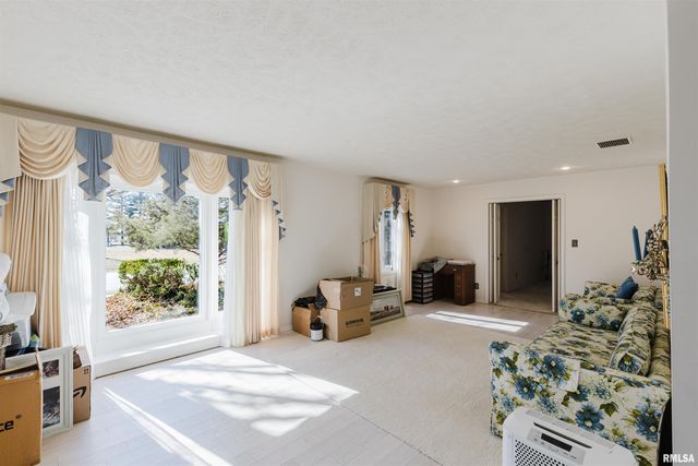 217 S JACKSON Street, Hurst, IL 62949