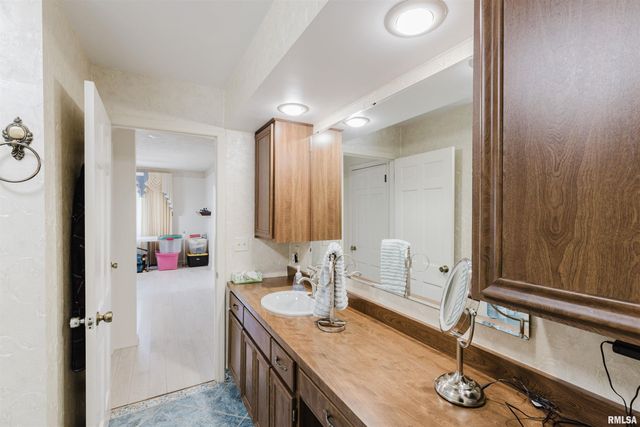 217 S JACKSON Street, Hurst, IL 62949