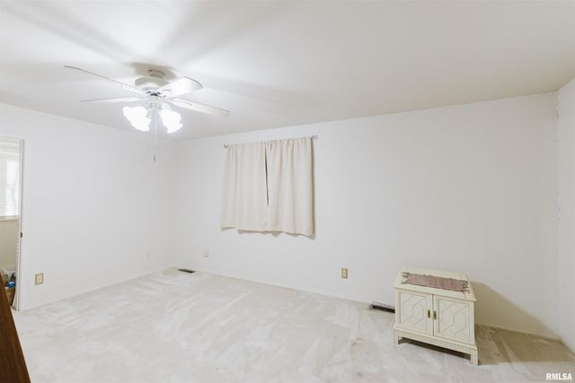 217 S JACKSON Street, Hurst, IL 62949