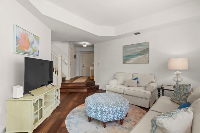 1900 Oceanwalk Ln 136, Lauderdale By The Sea, FL 33062