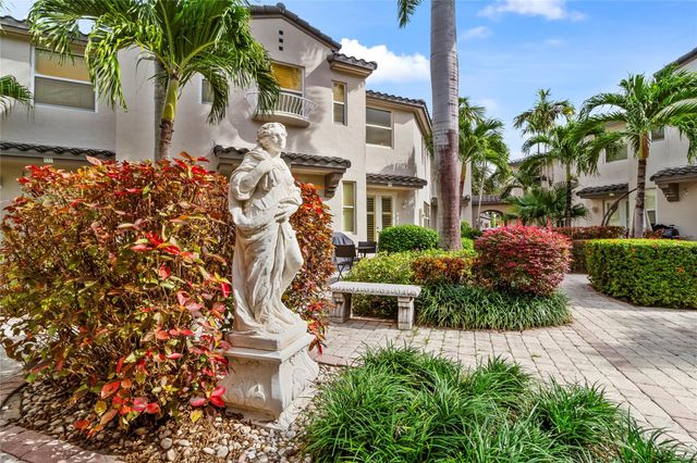 1900 Oceanwalk Ln 136, Lauderdale By The Sea, FL 33062