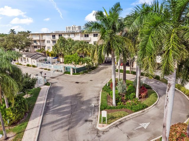 1900 Oceanwalk Ln 136, Lauderdale By The Sea, FL 33062