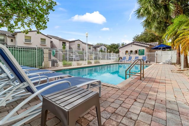 1900 Oceanwalk Ln 136, Lauderdale By The Sea, FL 33062