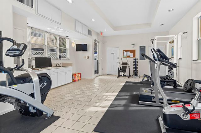 1900 Oceanwalk Ln 136, Lauderdale By The Sea, FL 33062