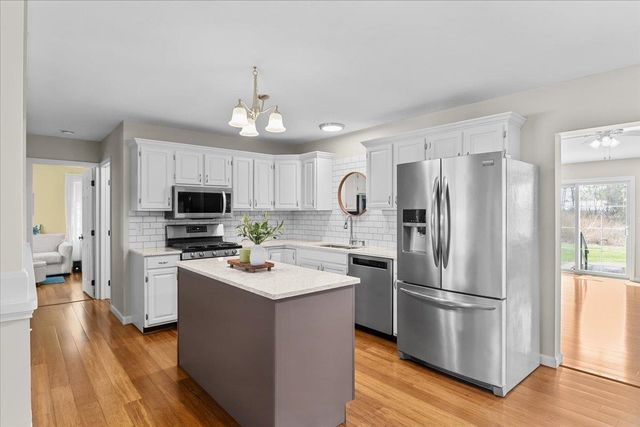 6 Vivian Lane, St. Albans Town, VT 05478