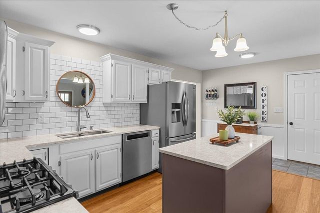 6 Vivian Lane, St. Albans Town, VT 05478