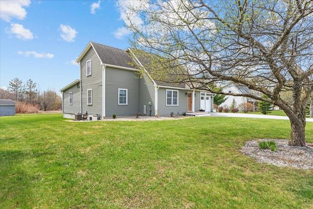 6 Vivian Lane, St. Albans Town, VT 05478