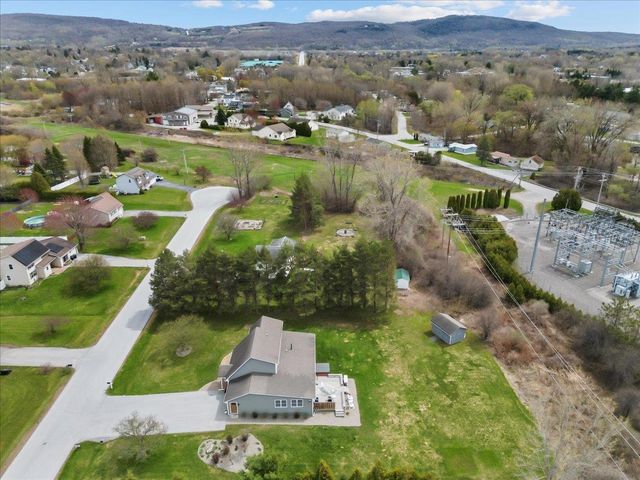 6 Vivian Lane, St. Albans Town, VT 05478