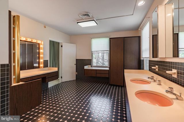 1211 E BUTLER PIKE, Ambler, PA 19002
