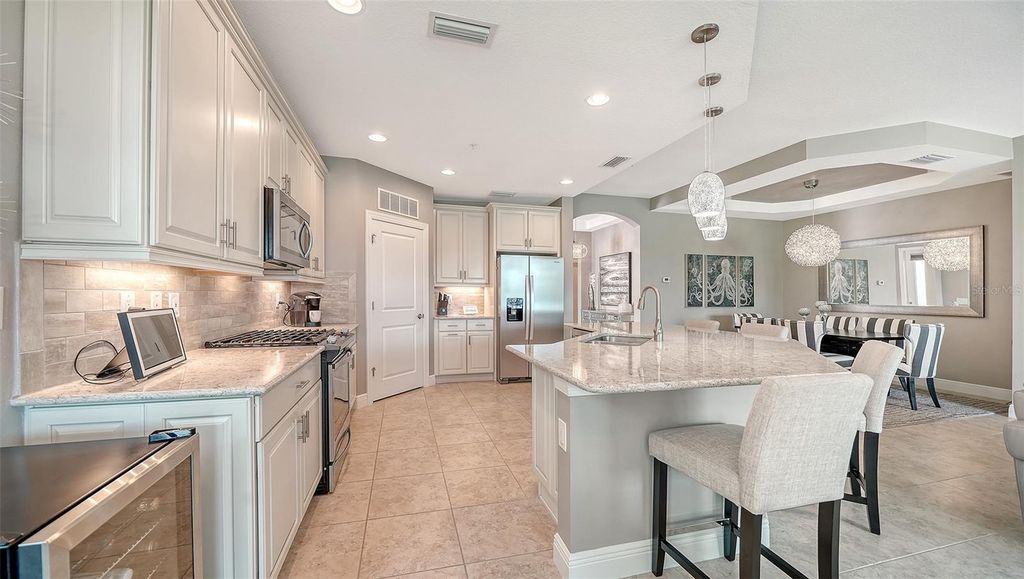 Image 25 of property listing at 7552 DIVOT LOOP, Bradenton, FL 34202