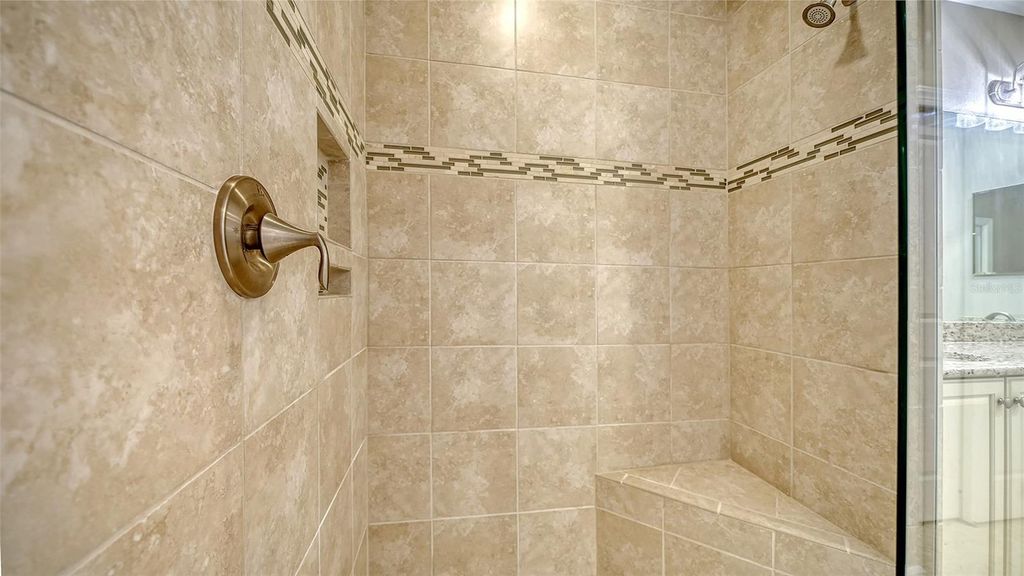 Image 31 of property listing at 7552 DIVOT LOOP, Bradenton, FL 34202