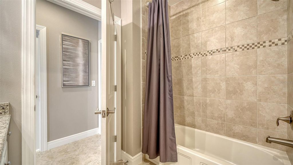 Image 36 of property listing at 7552 DIVOT LOOP, Bradenton, FL 34202