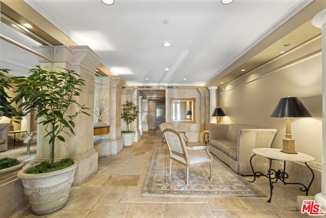 128 N Swall Drive 108, Los Angeles, CA 90048