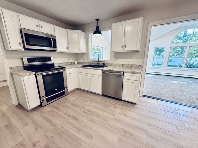 3 Scott Rd, Littleton, MA 01460