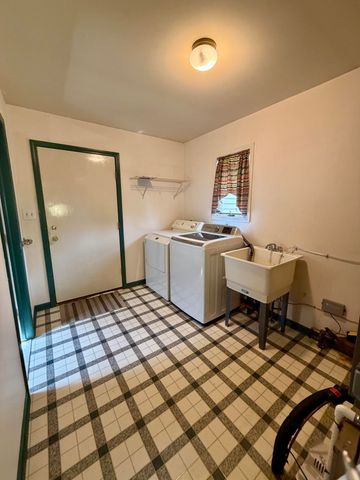 27420 Milton Avenue, Warren, MI 48092