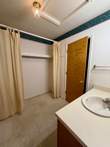 27420 Milton Avenue, Warren, MI 48092