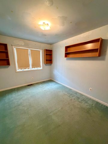 27420 Milton Avenue, Warren, MI 48092