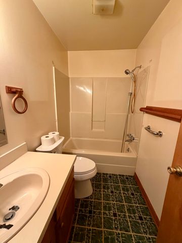 27420 Milton Avenue, Warren, MI 48092