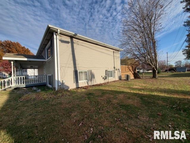 1700 ROBIN Court, Galesburg, IL 61401