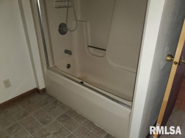 1700 ROBIN Court, Galesburg, IL 61401