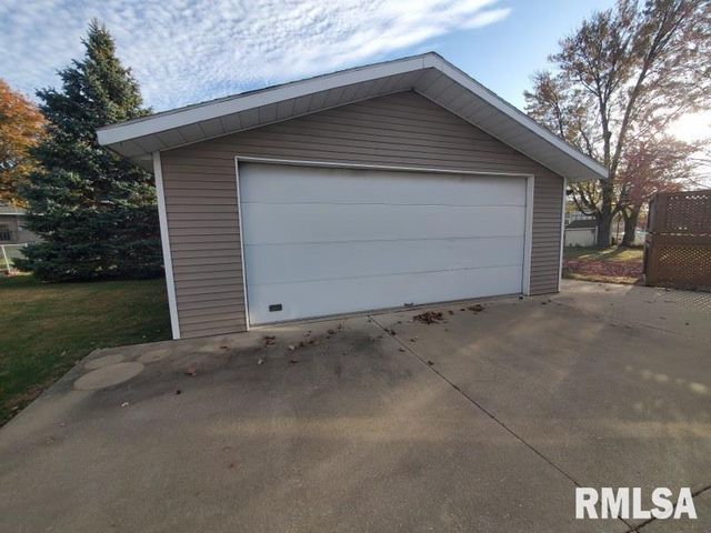 1700 ROBIN Court, Galesburg, IL 61401