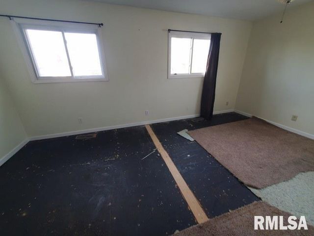 1700 ROBIN Court, Galesburg, IL 61401