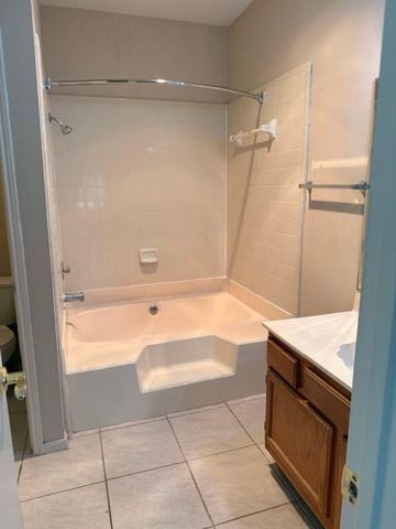 4001 Tanglewilde Street 811, Houston, TX 77063