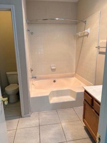 4001 Tanglewilde Street 811, Houston, TX 77063